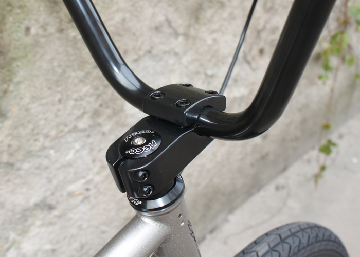 BICICLETA SHOWKE BMX PLATEADA - Imagen 5