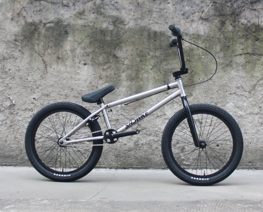 BICICLETA SHOWKE BMX PLATEADA