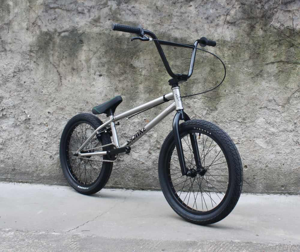 BICICLETA SHOWKE BMX PLATEADA - Imagen 2